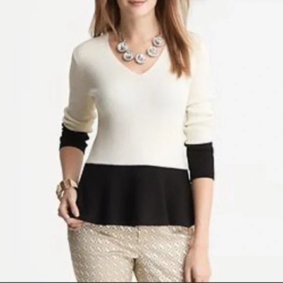 Banana Republic Ruffled Black White Sweater, V-neck Sweater, Size M - Picture 3 of 11